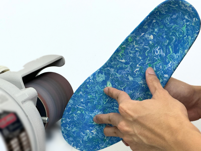 Crafting Flat Feet Insoles for optimal support and comfort—custom-made orthotics designed to improve alignment, reduce pain, and enhance mobility for individuals with flat feet.