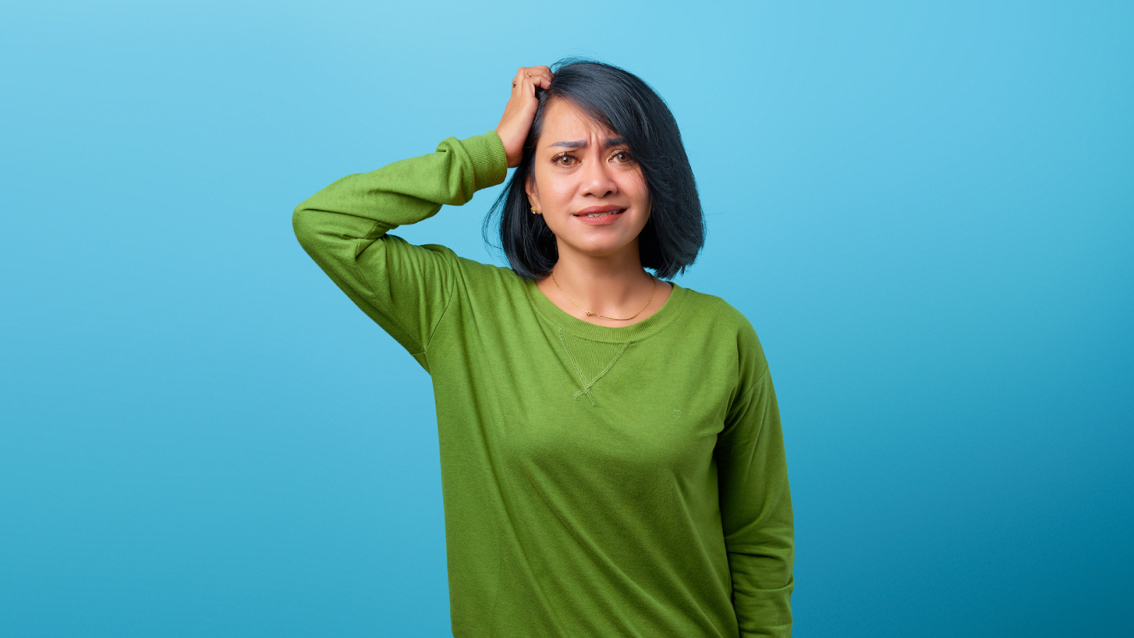 Woman looking confused and scratching her head, representing patients who feel uncertain about how to perform physiotherapy exercises correctly.