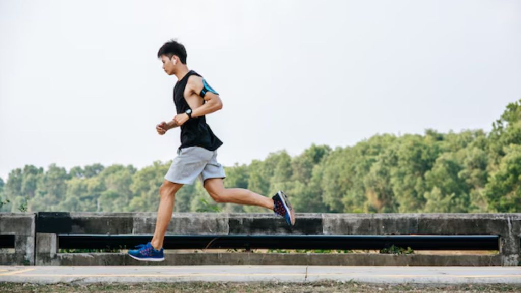 Runner gradually returning to training as part of tendon recovery and rehabilitation