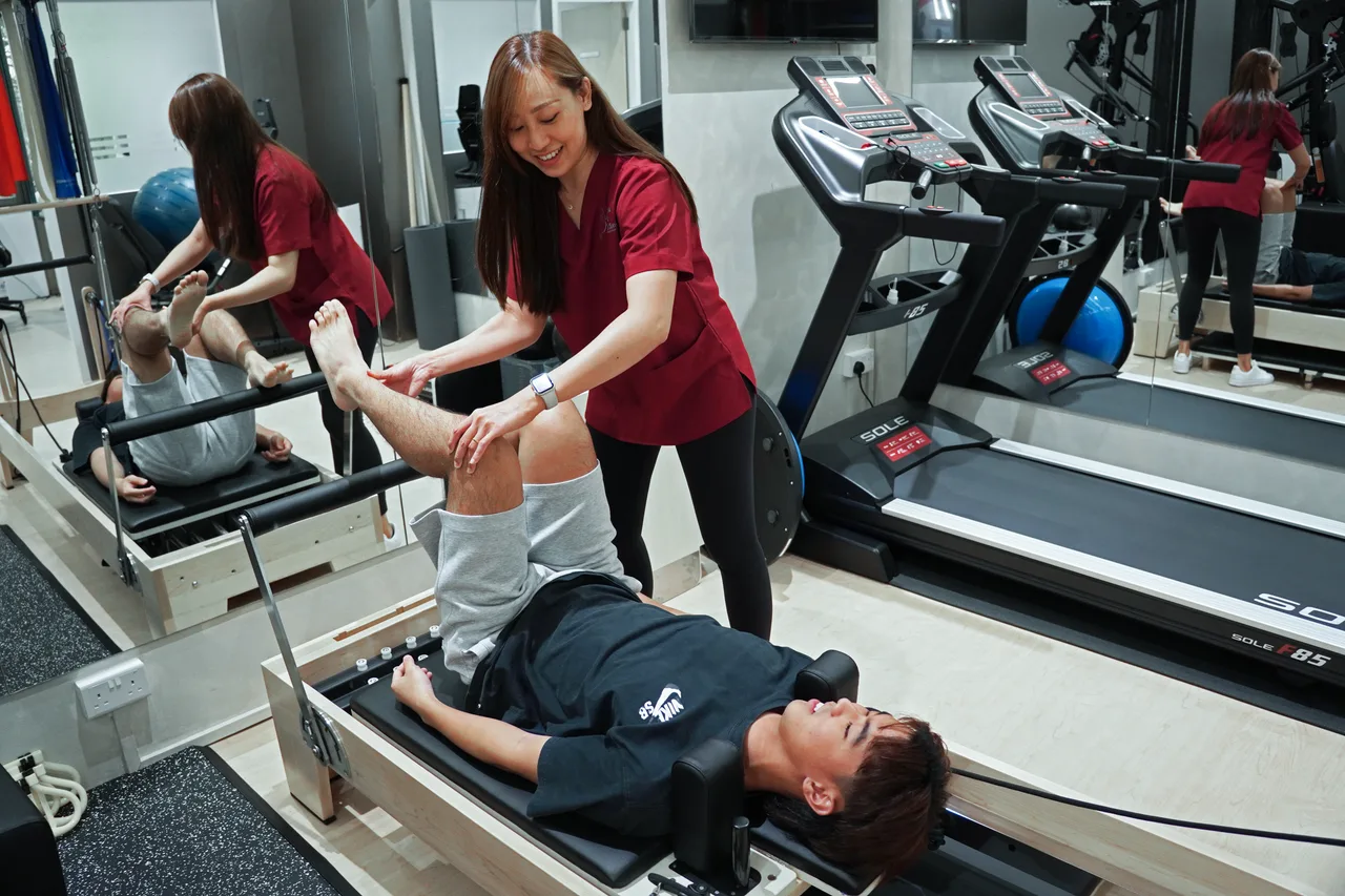 Physiotherapist performing clinical pilates with a patient at Physio & Sole Clinic