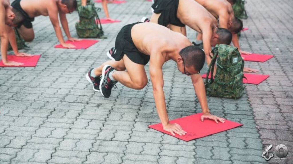 Singapore army recruits doing physical training exercises, supported by physio tips to prevent injuries during BMT.