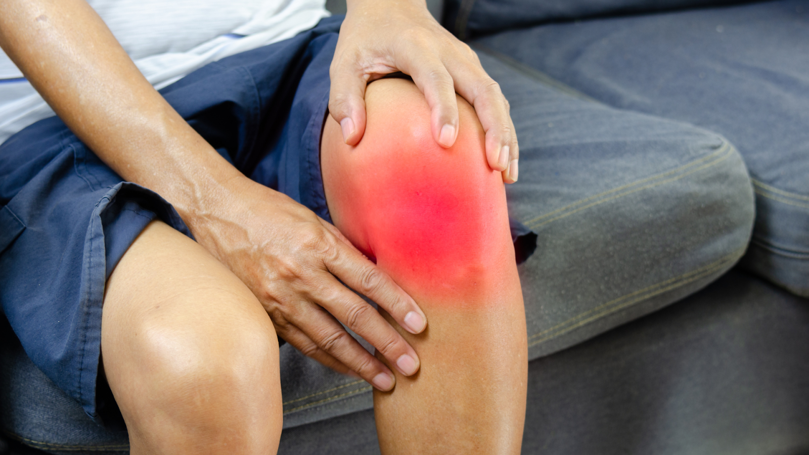 Man experiencing knee inflammation and pain from patellofemoral pain syndrome