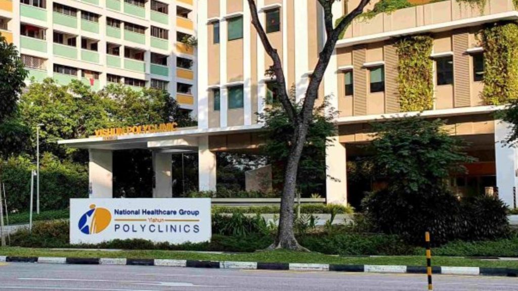 Polyclinic option compared with private podiatrist clinic in Yishun for foot pain treatment
