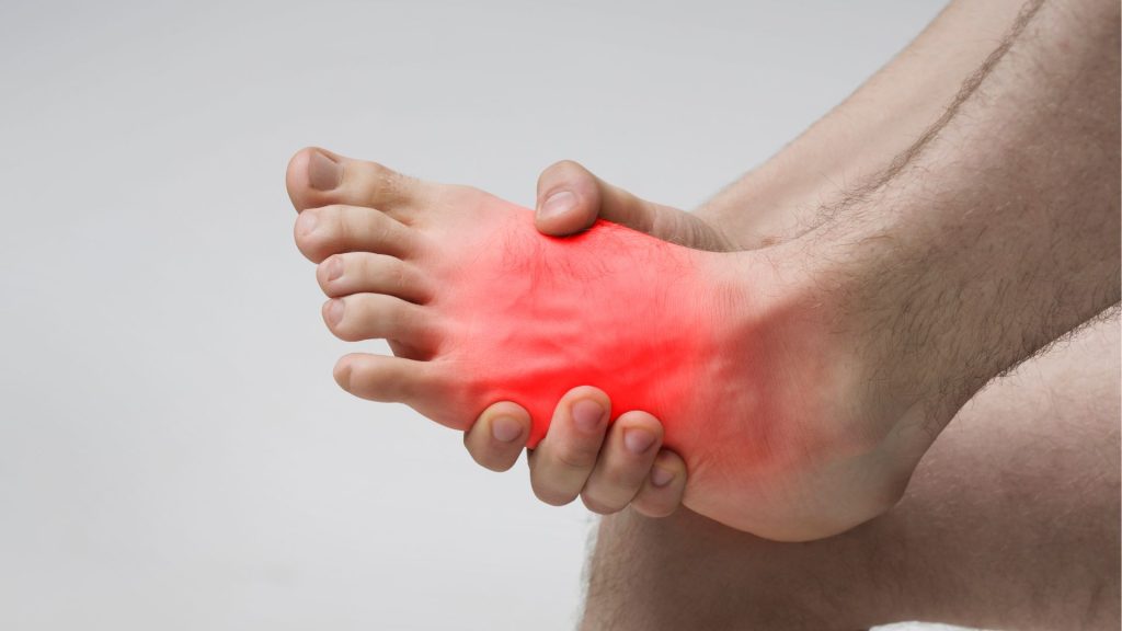 Close-up of foot with highlighted pain area showing common causes of running foot pain such as overuse and repetitive impact