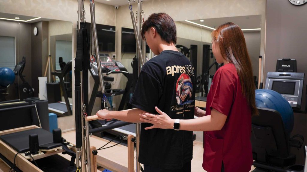 physiotherapist guiding patient exercise session when to see physiotherapist singapore