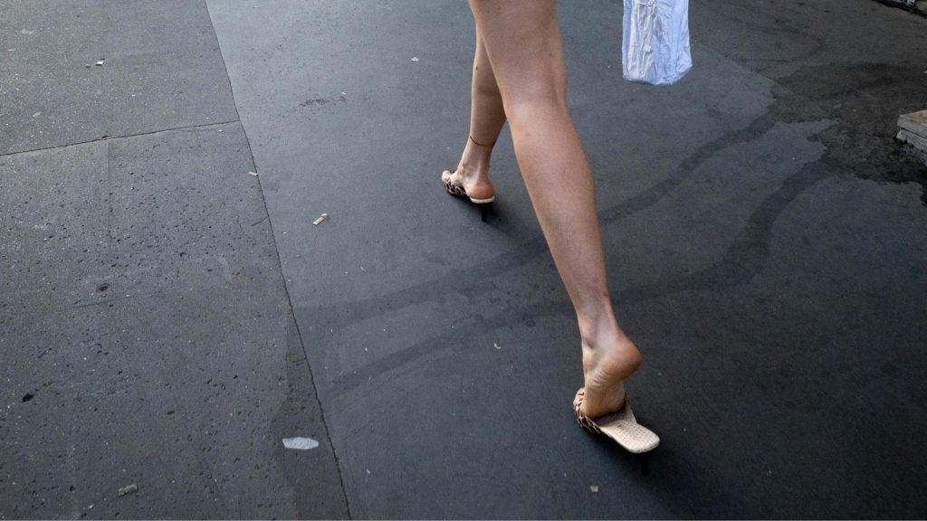 walking in high heels affecting foot alignment and posture contributing to lower limb pain treated by physiotherapy Singapore